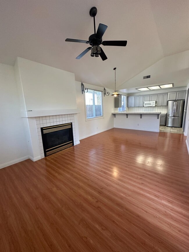 Building Photo - 7351 N Bain Ave