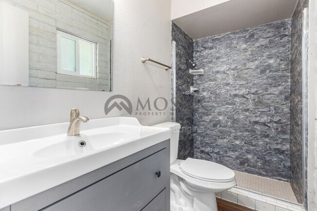 Building Photo - 1204 S McClintock Dr