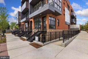 Building Photo - 1100 S Highland St