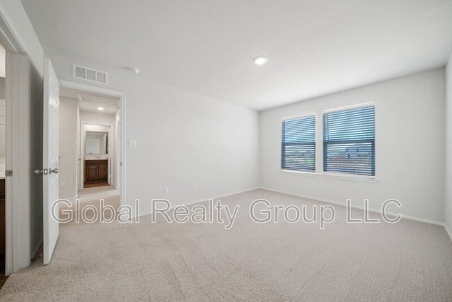 Building Photo - 535 Wild Olive Wy