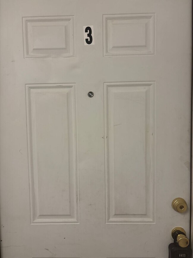 Building Photo - 1-2 Bedroom 3rd Floor Apartment Across from Central Market in Downtown York