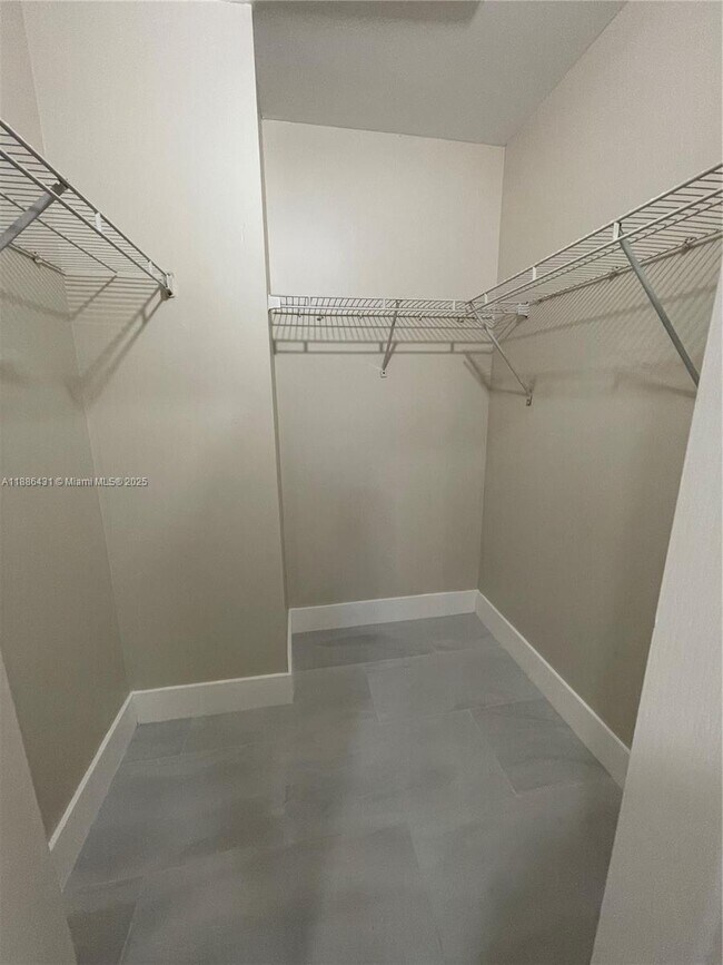 Building Photo - 14268 SW 126th Pl
