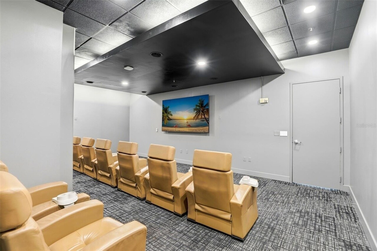 Building Photo - 150 E Robinson St