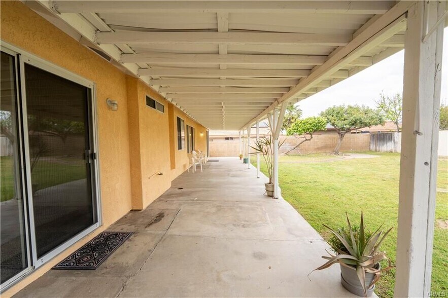 Building Photo - 443 S Tamarisk Ave