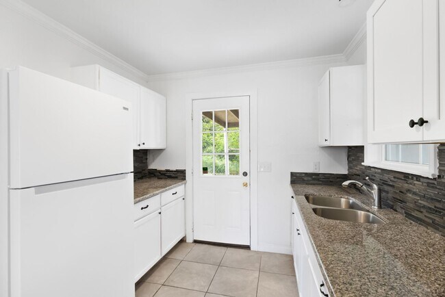 Building Photo - 418 Mc Dougal Ave