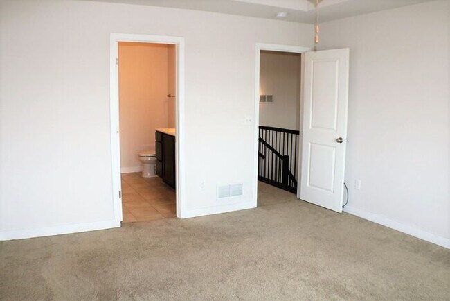 Building Photo - $2,000 | 3 Bedroom, 3 Bathroom TOWN HOME | PET Friendly* | Sublease* | Available for August 1st, ...