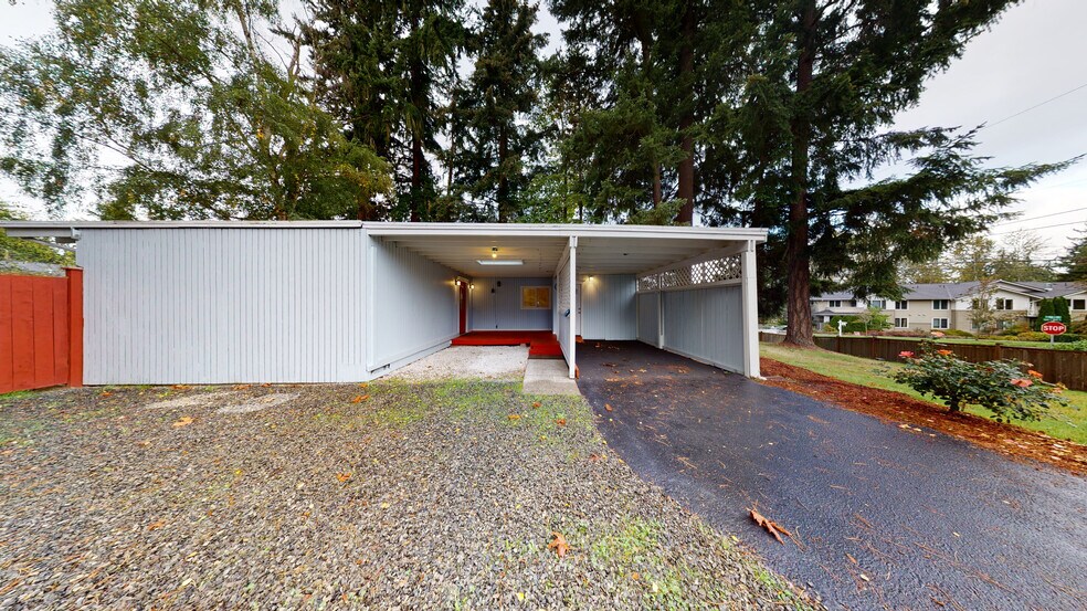 Car port and entrance - 12405 NE 109th Pl