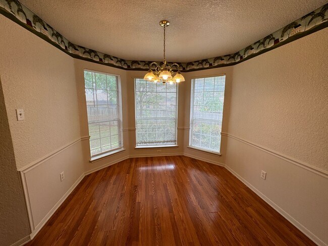 Building Photo - 4201 Lost Oak Dr