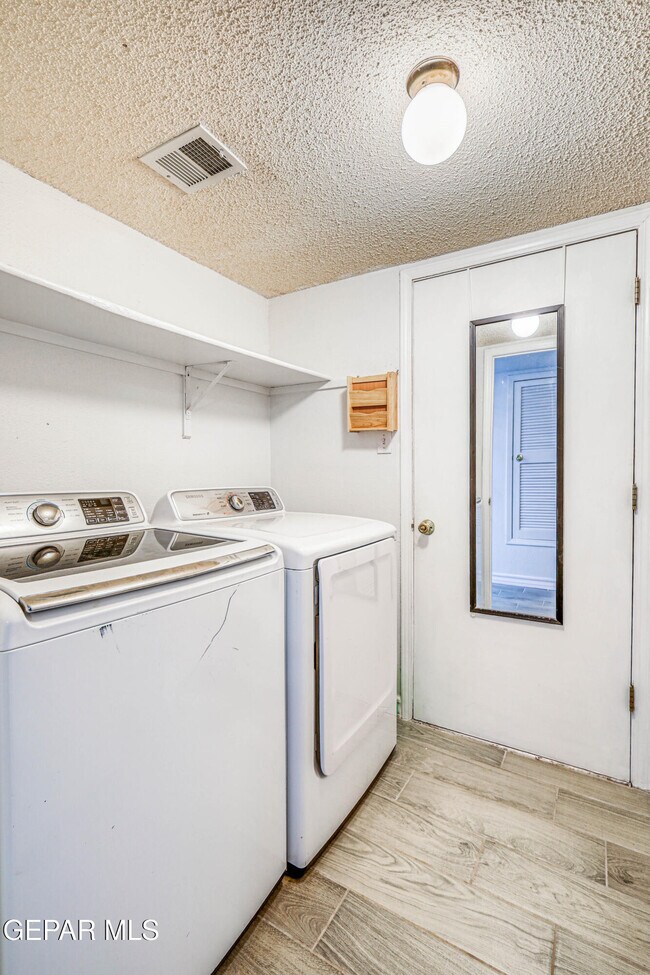 Building Photo - 7333 Golden Hawk Dr