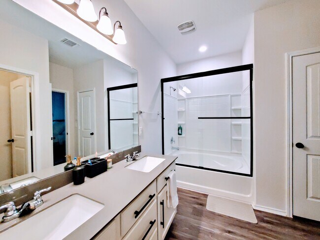 Building Photo - 14120 James Garfield St