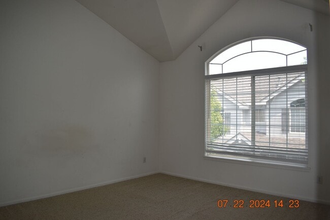 Building Photo - Reduced Price! Cozy and Convenient 2 Bedro...