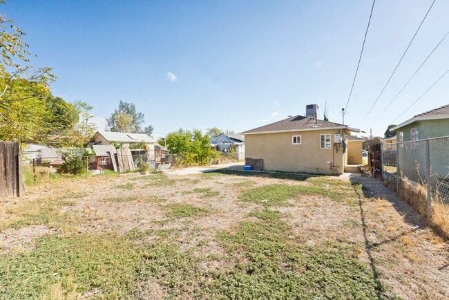 Building Photo - 322 Woodrow Ave