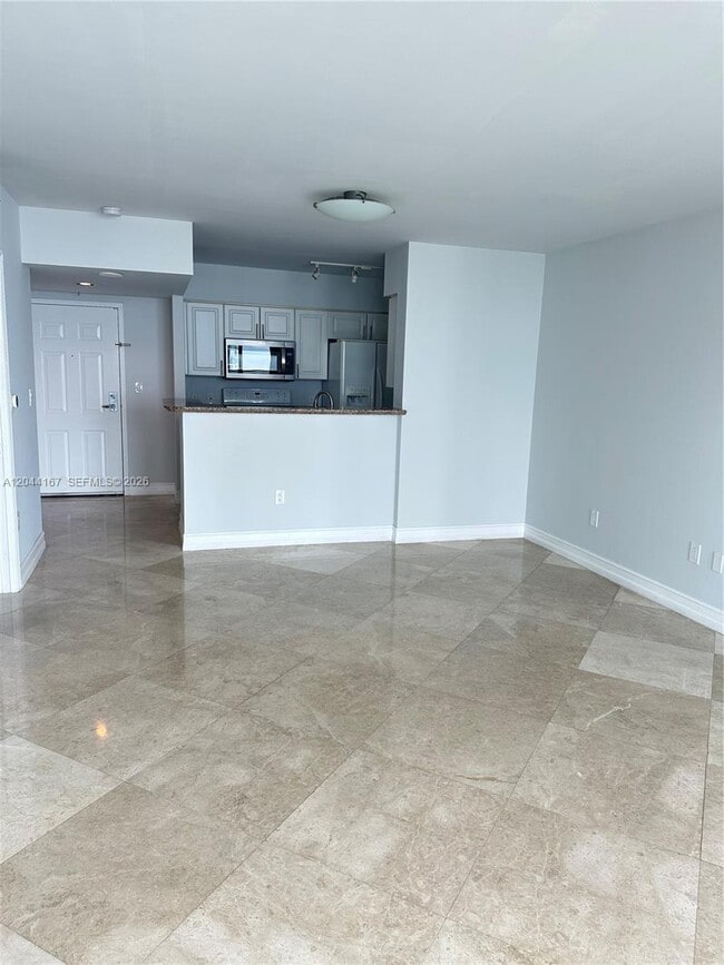 Building Photo - 1155 Brickell Bay Dr