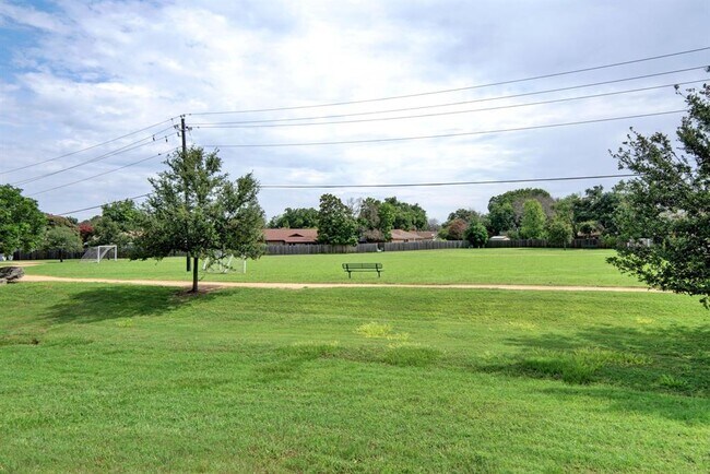 Building Photo - 10305 Caracara Dr