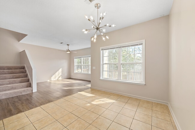 Building Photo - 33 Courtyard Way