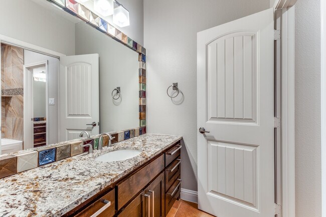 Building Photo - 3141 Greene Ave