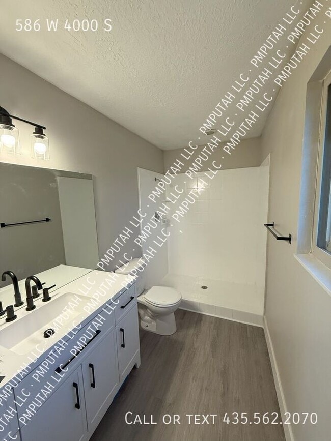 Building Photo - 586 4000 S