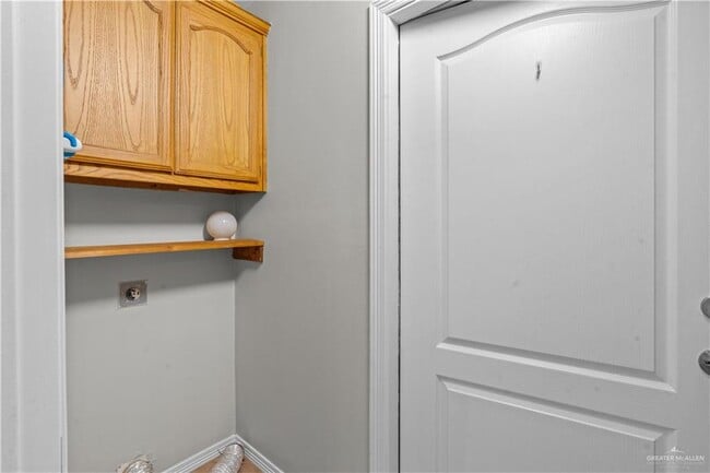 Building Photo - 14 E St