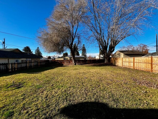 Building Photo - c1604