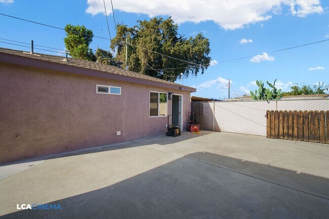 Building Photo - 627 Hood Dr