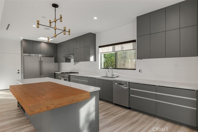 Building Photo - 5301 Crebs Ave