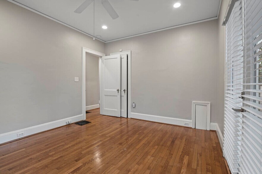 Building Photo - 591 Cumberland Rd NE