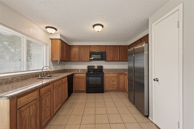 Building Photo - 1806 Foxlake Dr