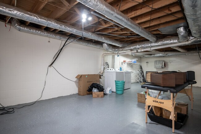 Building Photo - 115 Winterberry Dr