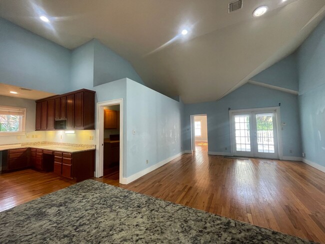 Building Photo - 4 BR Home only 2 blocks from Lake Eola Par...