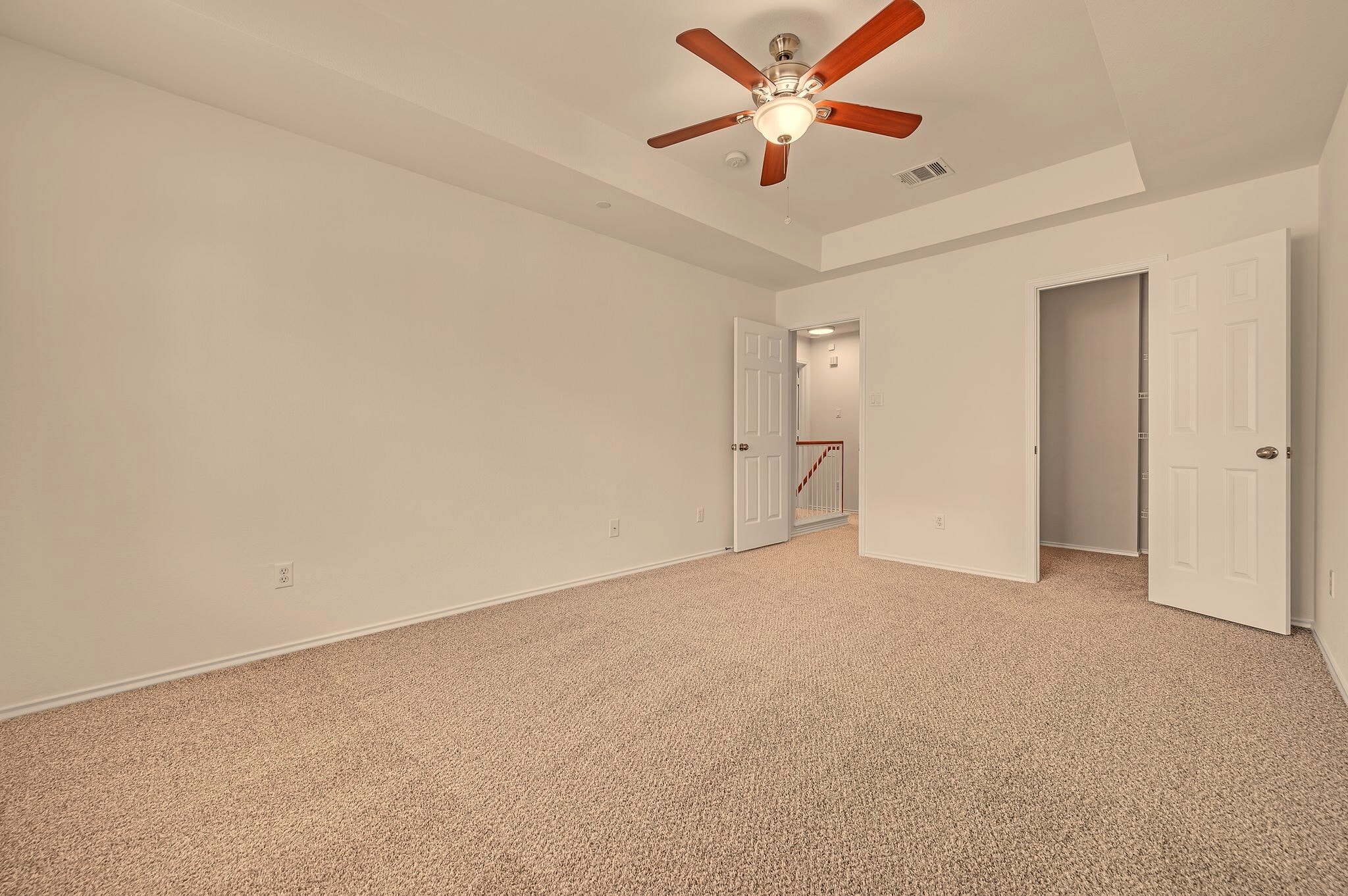 second family bedroom with walk-in closet - 9201 Brodie Ln