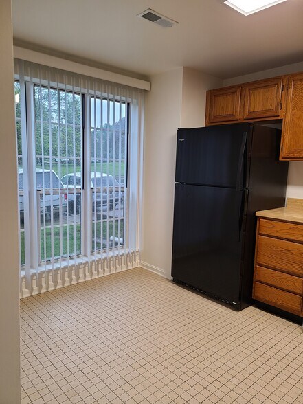 Kitchen - view 3 - 1207 Brice Sq