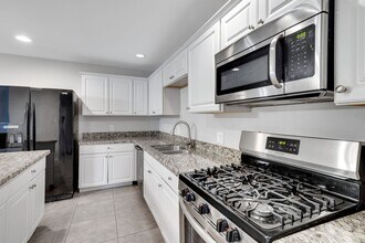 Building Photo - SFH 5/3
