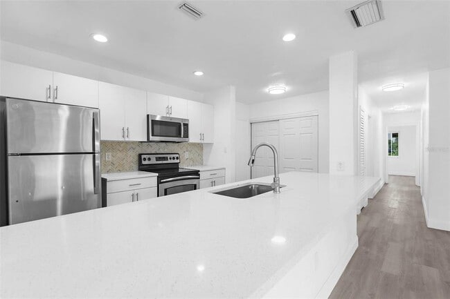 Building Photo - 21530 Glendale Ave