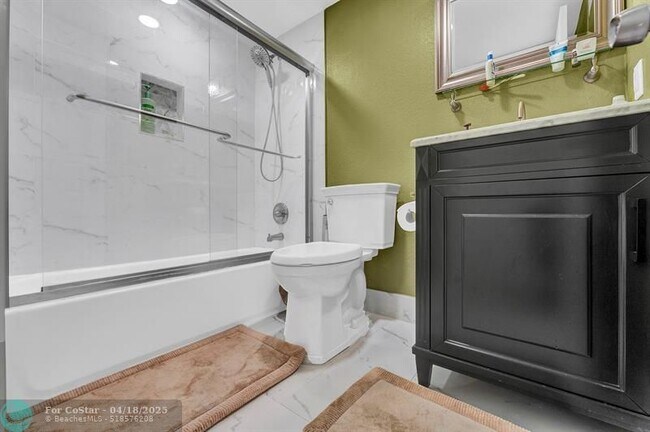 Building Photo - 9430 Poinciana Pl