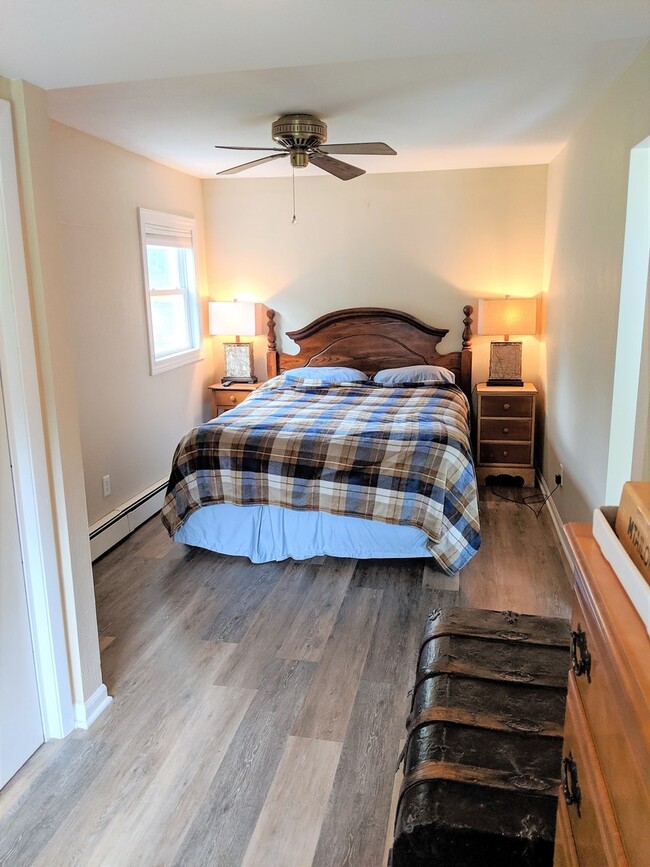 Building Photo - 2 Bedroom Remodeled Home with Lake Access