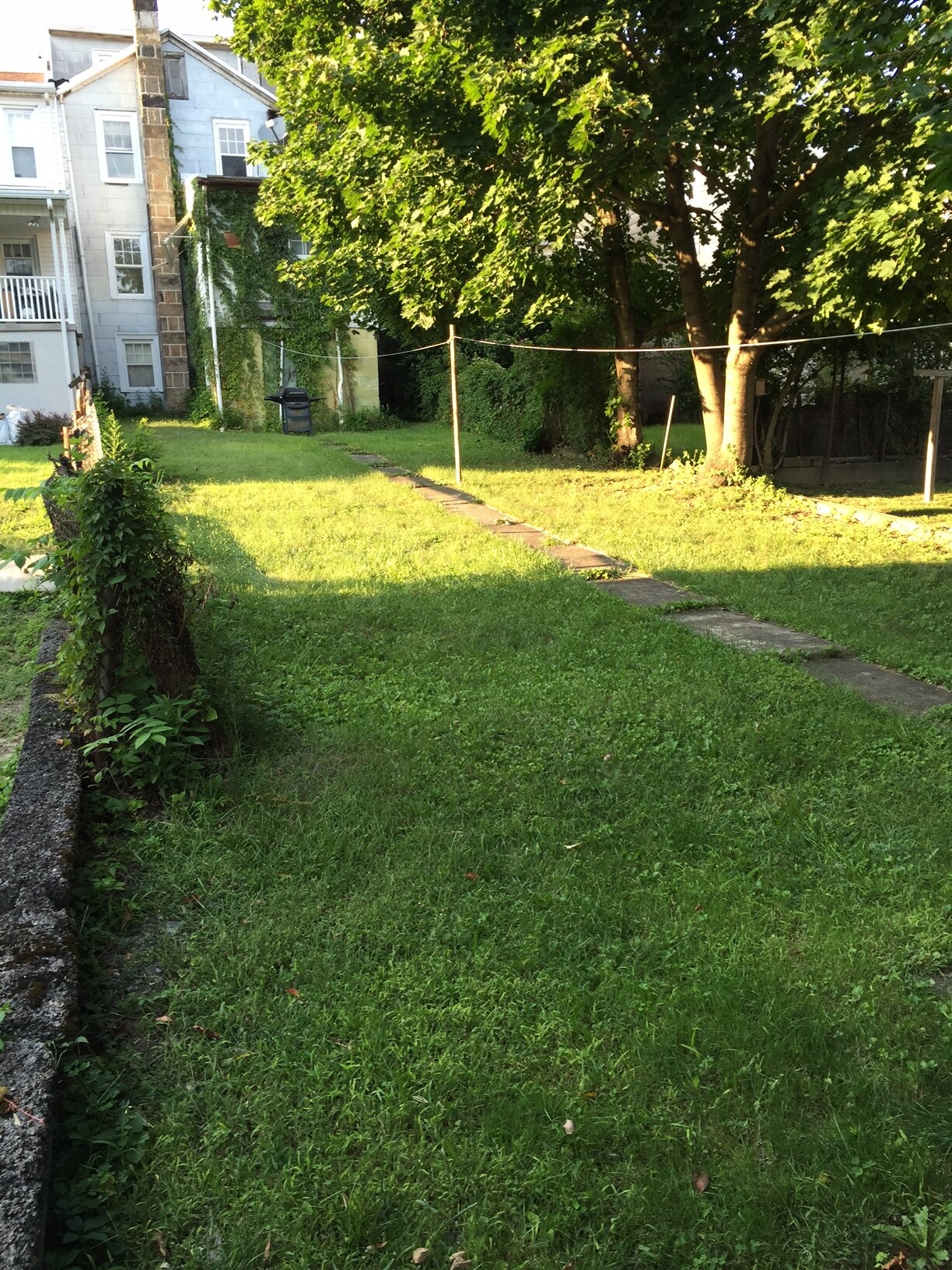 Building Photo - 914 w walnut st