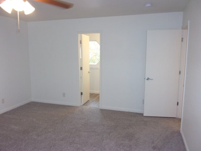Building Photo - 88 E Rainbow Way