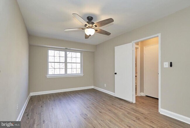 Building Photo - 1322 Fort Myer Dr