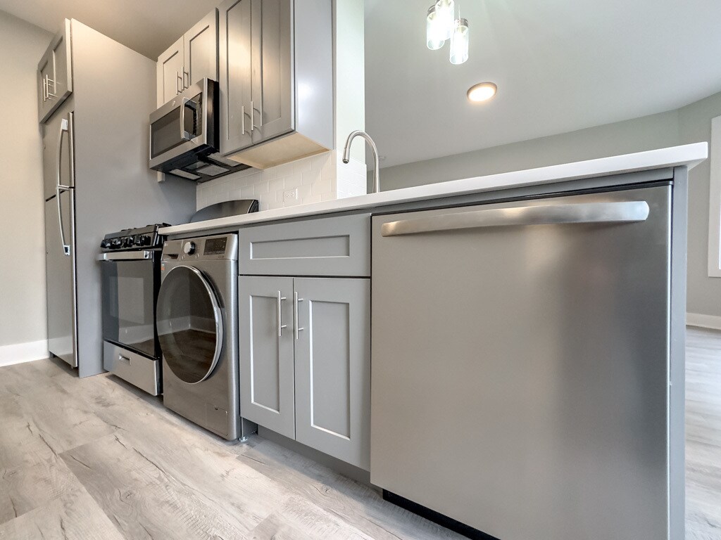 Building Photo - 369 Hazel Ave