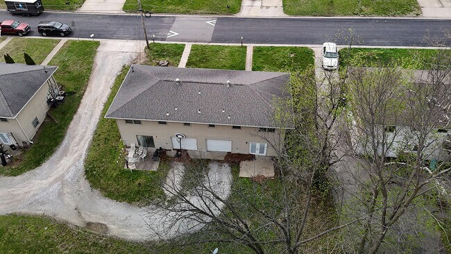 Building Photo - 1712 Garden Dr