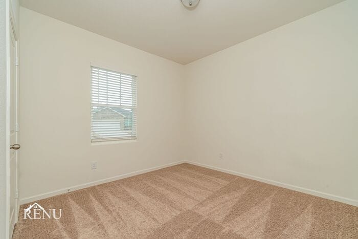 Building Photo - 527 London Dr