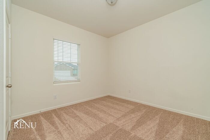 Building Photo - 536 London Dr