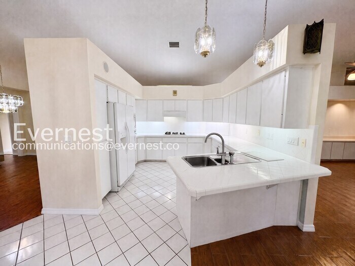 Building Photo - 5609 Rosewall Cir