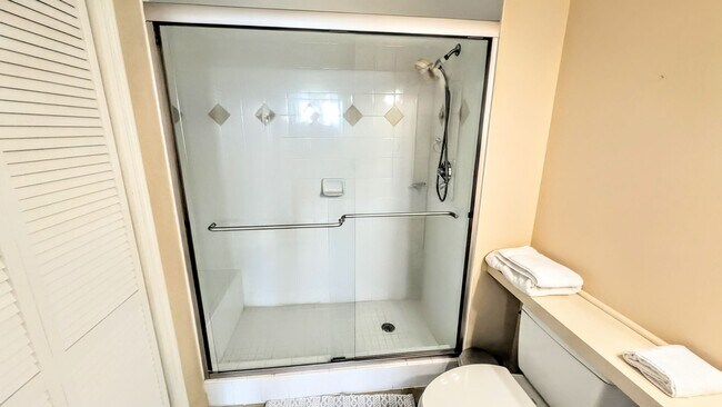Building Photo - Annual (furniture Optional) furnished/Seasonal/short term 2 bedroom 2 bath In the Renaissance