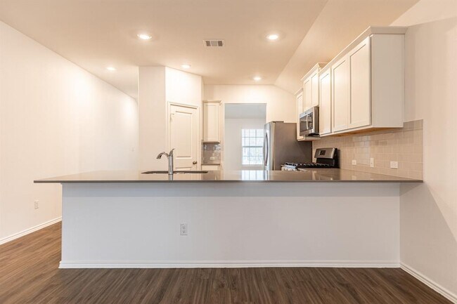 Building Photo - 175 Silver Springs Bend