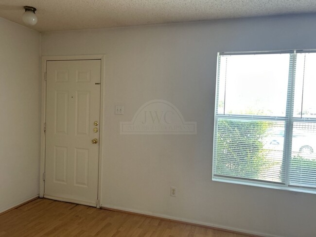 Building Photo - **2 WEEK FREE RENT***3103 Thoroughbred, Ki...