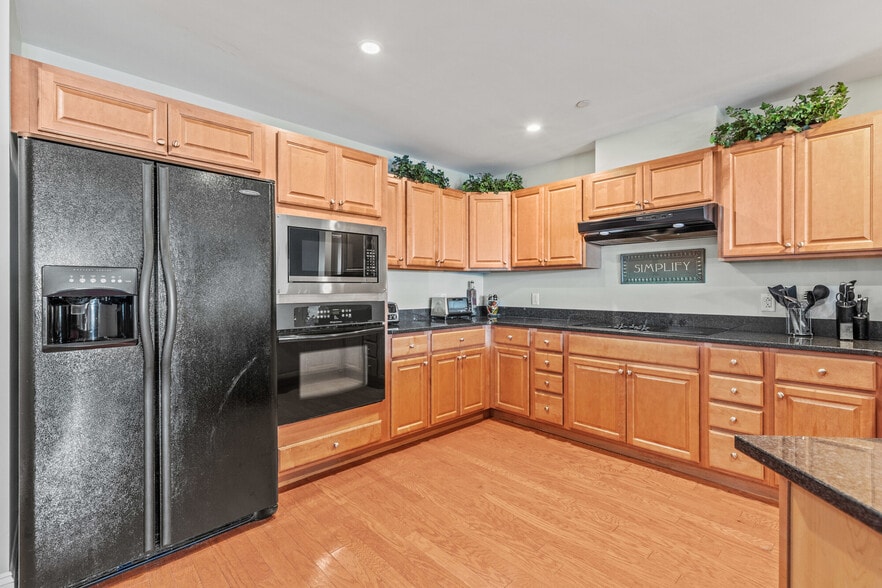 Building Photo - 1 E Grand Ave