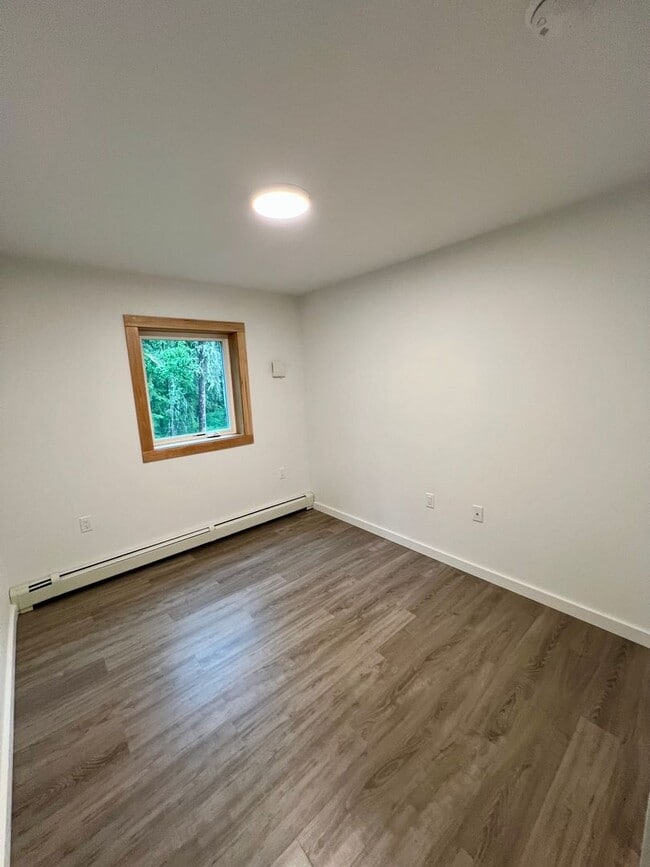 Building Photo - 3 Bedroom home for rent / Water holding ta...