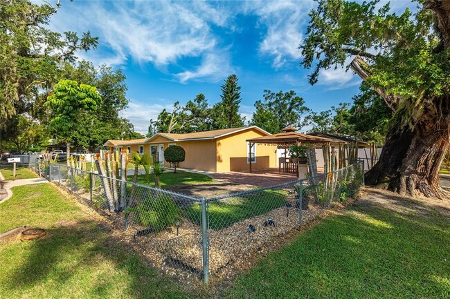 Building Photo - 1735 4th Ave E