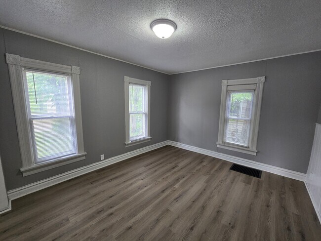Building Photo - 425 Glenwood St